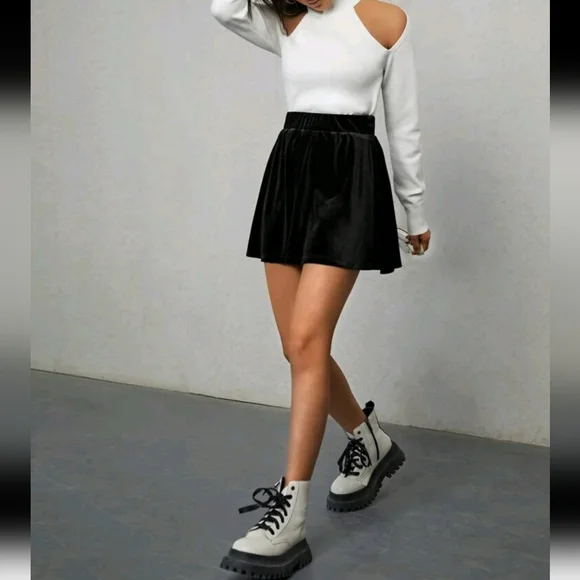 💕 Black High Waist Solid Velvet Skirt NWT - Picture 7 of 8